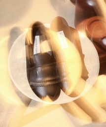 opposite of vulgarity（オポジットオブブルガリティ）の「【ユニセックス対応】Neroli（パンプス）」