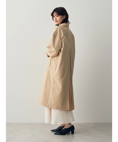 YECCA VECCA（イェッカヴェッカ）の「袖タックデザインステンカラーコート（ステンカラーコート・レディース・ベージュ/ネイビー・FREE）」の10枚目の写真