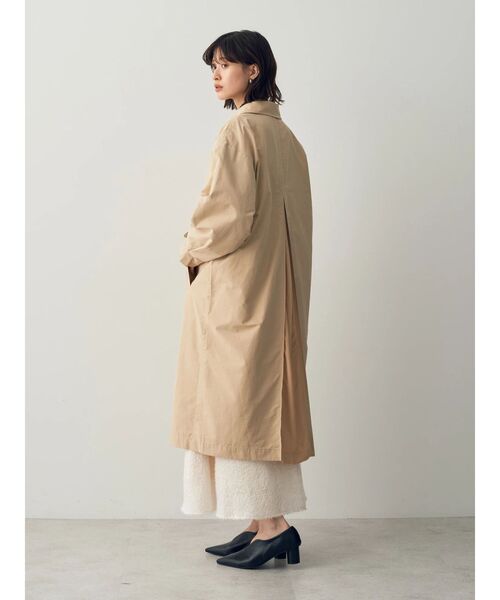 YECCA VECCA（イェッカヴェッカ）の「袖タックデザインステンカラーコート（ステンカラーコート・レディース・ベージュ/ネイビー・FREE）」の11枚目の写真