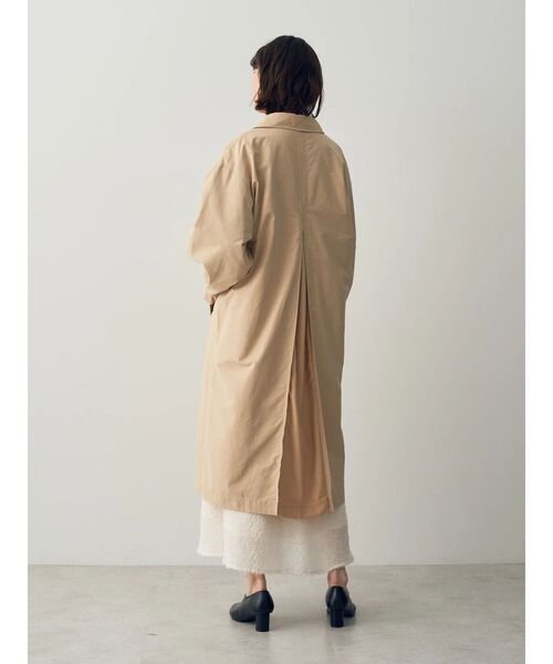 YECCA VECCA（イェッカヴェッカ）の「袖タックデザインステンカラーコート（ステンカラーコート・レディース・ベージュ/ネイビー・FREE）」の12枚目の写真