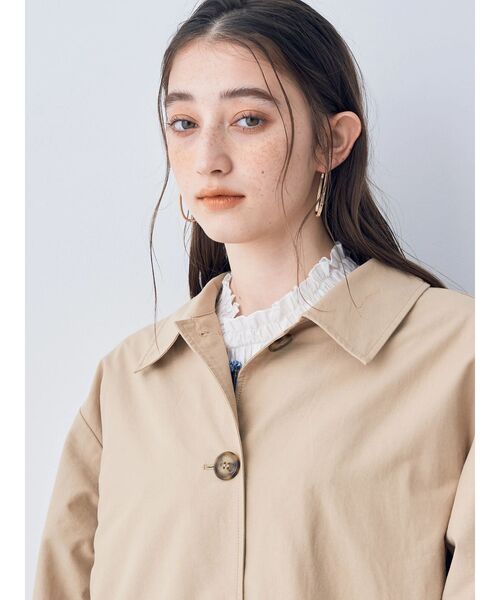 YECCA VECCA（イェッカヴェッカ）の「袖タックデザインステンカラーコート（ステンカラーコート・レディース・ベージュ/ネイビー・FREE）」の13枚目の写真