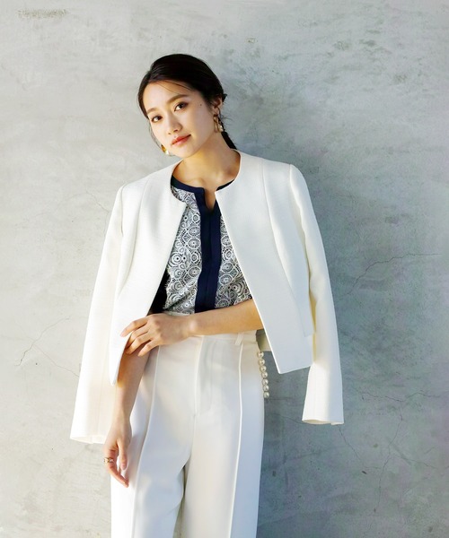 WHITE JOOLA（ホワイトジョーラ）の「【手洗いできる＆防シワ加工】WEB限定！配色レースデザイン・フレアースリーブソフトデシンブラウス（シャツ/ブラウス・レディース・オフホワイト/ベージュ/ネイビー・S/M/L）」の13枚目の写真