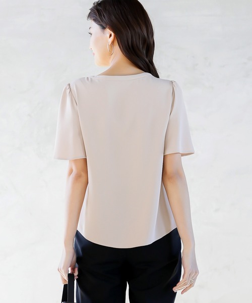 WHITE JOOLA（ホワイトジョーラ）の「【手洗いできる＆防シワ加工】WEB限定！配色レースデザイン・フレアースリーブソフトデシンブラウス（シャツ/ブラウス・レディース・オフホワイト/ベージュ/ネイビー・S/M/L）」の9枚目の写真