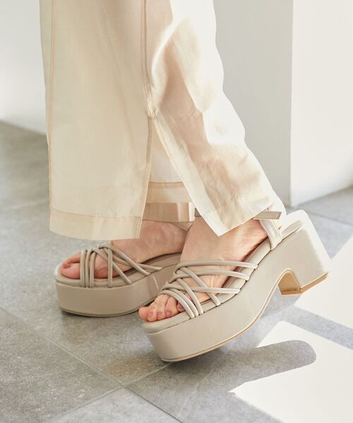 MAJESTIC LEGON（マジェスティックレゴン）の「ふかふかクロスボリュームサンダル（サンダル・レディース・ブラック/ベージュ/アイボリー・SMALL/MEDIUM/LARGE）」の22枚目の写真