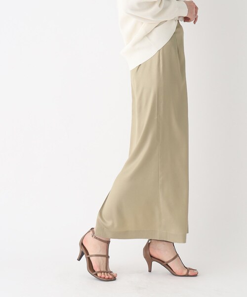 OPAQUE.CLIP（オペークドットクリップ）の「◆シルキーレザーライク サテンスカート【洗濯機洗い可】（スカート・レディース・グレー系その他/サンドベージュ・36/38/40）」の4枚目の写真