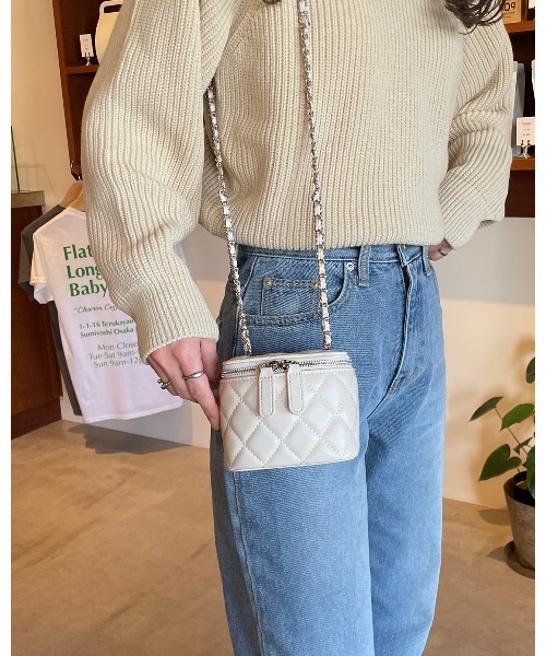 LE MORE（リモア）の「キルティングチェーンミニバッグ（ショルダーバッグ・レディース・ブルー/アイボリー/ブラック/パープル・FREE）」の2枚目の写真