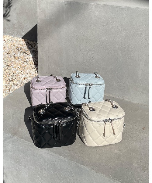 LE MORE（リモア）の「キルティングチェーンミニバッグ（ショルダーバッグ・レディース・ブルー/アイボリー/ブラック/パープル・FREE）」の3枚目の写真