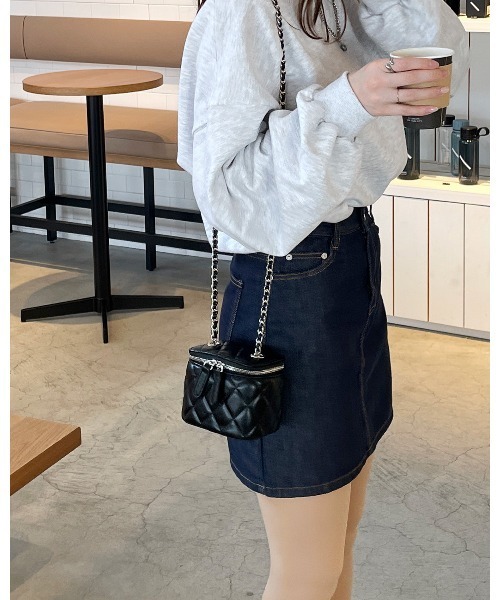 LE MORE（リモア）の「キルティングチェーンミニバッグ（ショルダーバッグ・レディース・ブルー/アイボリー/ブラック/パープル・FREE）」の5枚目の写真