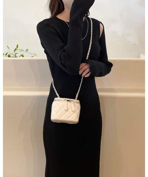 LE MORE（リモア）の「キルティングチェーンミニバッグ（ショルダーバッグ・レディース・ブルー/アイボリー/ブラック/パープル・FREE）」の8枚目の写真