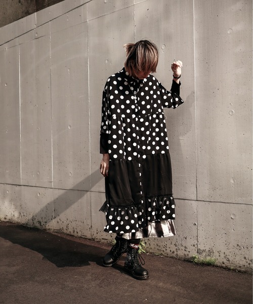 rovtski(ロフトスキー)の「DOT配色ティアードシャツワンピース(シャツワンピース・レディース・ブラック・FREE)」の4枚目の写真