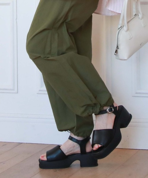 archives（アルシーヴ）の「厚底サンダル（サンダル・レディース・ブラック/アイボリー・MEDIUM/LARGE）」の21枚目の写真