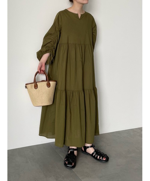ehka sopo（エヘカソポ）の「袖ドロストティアードワンピース（ワンピース・レディース・ブラック/オフホワイト/カーキ・ﾌﾘ-）」の6枚目の写真