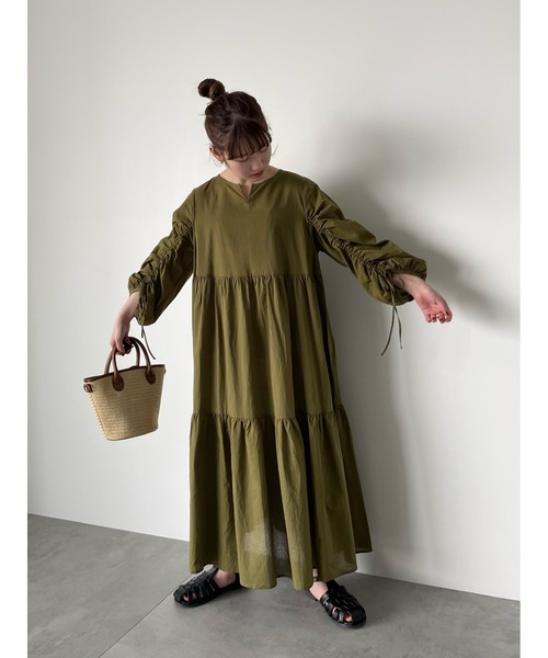 ehka sopo（エヘカソポ）の「袖ドロストティアードワンピース（ワンピース・レディース・ブラック/オフホワイト/カーキ・ﾌﾘ-）」の9枚目の写真