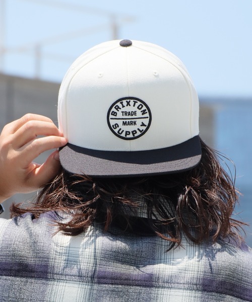 BRIXTON（ブリクストン）の「BRIXTON/ブリクストン OATH III SNAPBACK キャップ フラット（キャップ・メンズ・ブラック系/オリーブ系/ブラック/グレー系/オリーブ系2/オリーブ系3/ネイビー系/ベージュ系/チャコール/グリーン/ネイビー系1/ホワイト・FREE）」の2枚目の写真