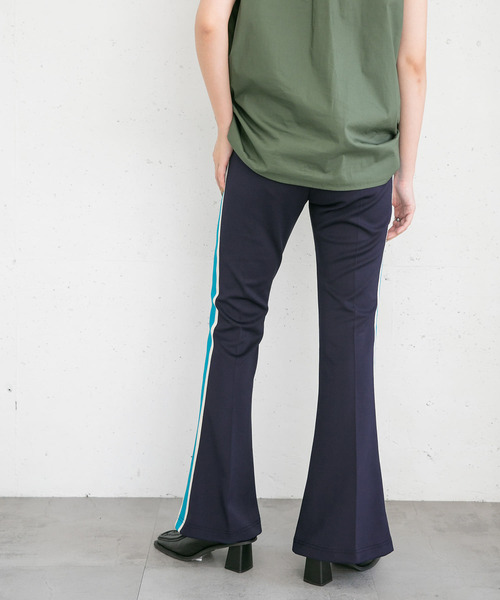 KBF（ケイビーエフ）の「フレアトラックパンツ（その他パンツ・レディース・パープル/ネイビー・ONE）」の6枚目の写真