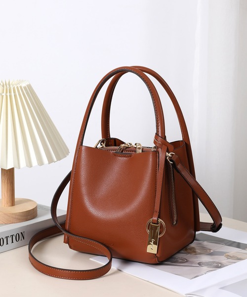 Ungrid(アングリッド)の「【Ungrid/アングリッド】両アオリポケットハンドバッグ プレートキーリング付き ミニショルダーバッグ(ハンドバッグ・レディース・アイボリー/グレイッシュベージュ/ブラック/キャメル/オリーブ/シルバー/イエロー/ベージュ・FREE)」の7枚目の写真