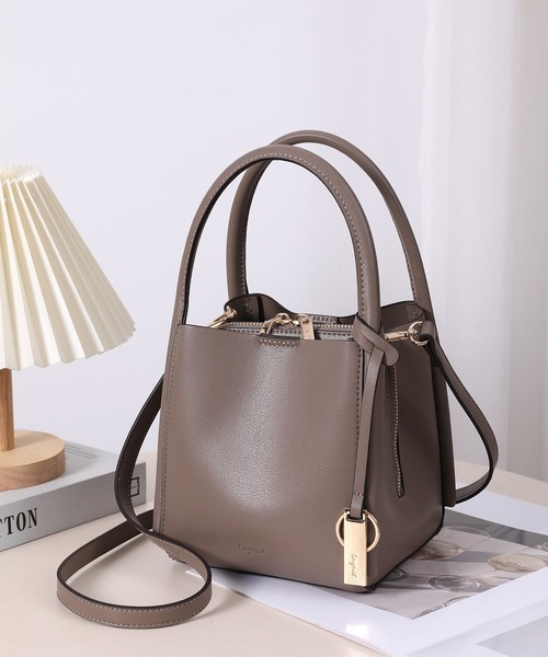 Ungrid(アングリッド)の「【Ungrid/アングリッド】両アオリポケットハンドバッグ プレートキーリング付き ミニショルダーバッグ(ハンドバッグ・レディース・アイボリー/グレイッシュベージュ/ブラック/キャメル/オリーブ/シルバー/イエロー/ベージュ・FREE)」の18枚目の写真