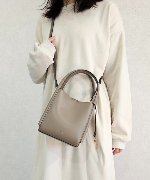 Ungrid(アングリッド)の「【Ungrid/アングリッド】両アオリポケットハンドバッグ プレートキーリング付き ミニショルダーバッグ(ハンドバッグ・レディース・アイボリー/グレイッシュベージュ/ブラック/キャメル/オリーブ/シルバー/イエロー/ベージュ・FREE)」の20枚目の写真