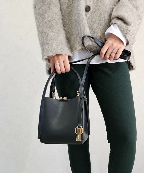 Ungrid(アングリッド)の「【Ungrid/アングリッド】両アオリポケットハンドバッグ プレートキーリング付き ミニショルダーバッグ(ハンドバッグ・レディース・アイボリー/グレイッシュベージュ/ブラック/キャメル/オリーブ/シルバー/イエロー/ベージュ・FREE)」の16枚目の写真