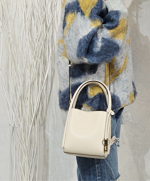 Ungrid(アングリッド)の「【Ungrid/アングリッド】両アオリポケットハンドバッグ プレートキーリング付き ミニショルダーバッグ(ハンドバッグ・レディース・アイボリー/グレイッシュベージュ/ブラック/キャメル/オリーブ/シルバー/イエロー/ベージュ・FREE)」の9枚目の写真