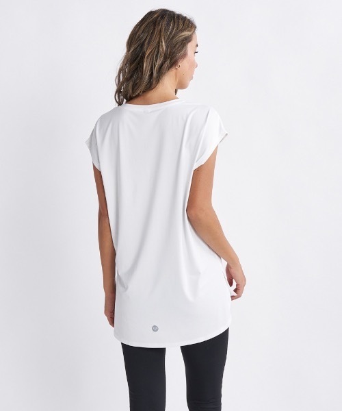 ROXY（ロキシー）の「SWEET SOUL/ロキシーUVカット付きドライサイドロゴスポーティロング丈ノースリーブ（タンクトップ・レディース・ピンク/ホワイト/グリーン・SMALL/LARGE/MEDIUM）」の4枚目の写真