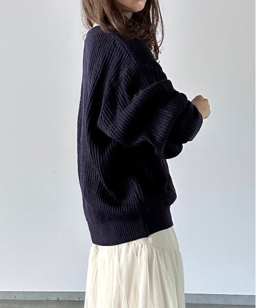 t a r o s u(タロス)の「crew neck oversize knit/クルーネックオーバーサイズニット(ニット/セーター・レディース・ネイビー/ベージュ・FREE)」の7枚目の写真