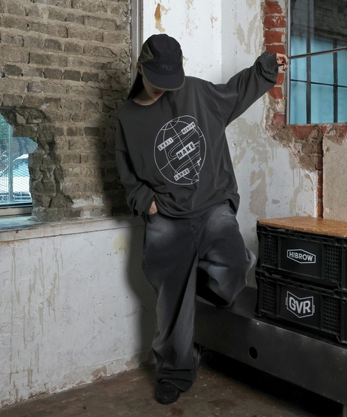 FOLLOWIN（フォロウィン）の「[UNISEX]ヴィンテージウォッシンググラデーションデニムワイドパンツ（デニムパンツ・レディース・ブラック/ブルー・MEDIUM/SMALL/LARGE）」の5枚目の写真