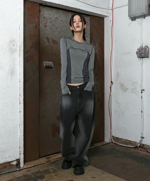 FOLLOWIN（フォロウィン）の「[UNISEX]ヴィンテージウォッシンググラデーションデニムワイドパンツ（デニムパンツ・レディース・ブラック/ブルー・MEDIUM/SMALL/LARGE）」の13枚目の写真