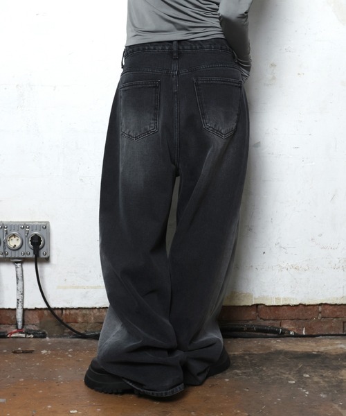 FOLLOWIN（フォロウィン）の「[UNISEX]ヴィンテージウォッシンググラデーションデニムワイドパンツ（デニムパンツ・レディース・ブラック/ブルー・MEDIUM/SMALL/LARGE）」の15枚目の写真
