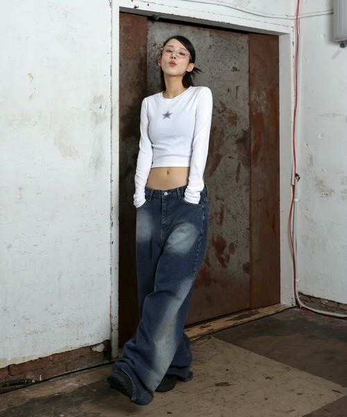 FOLLOWIN（フォロウィン）の「[UNISEX]ヴィンテージウォッシンググラデーションデニムワイドパンツ（デニムパンツ・レディース・ブラック/ブルー・MEDIUM/SMALL/LARGE）」の18枚目の写真