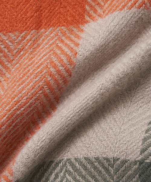 abahouse mavie（アバハウスマヴィ）の「ブロックチェックストール（ストール/ショール・レディース・ブルー/オレンジ/ブラック・フリー）」の5枚目の写真