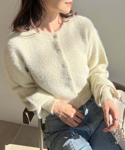 one after another NICE CLAUP（ワンアフターアナザーナイスクラップ）の「きらきらボタンラメニットカーディガン（カーディガン/ボレロ・レディース・ライトイエロー/チャコール/アイボリー/ライトグレー・FREE）」の4枚目の写真