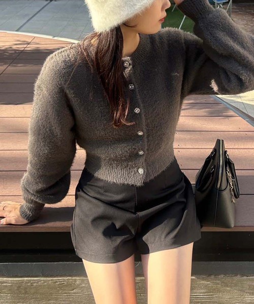 one after another NICE CLAUP（ワンアフターアナザーナイスクラップ）の「きらきらボタンラメニットカーディガン（カーディガン/ボレロ・レディース・ライトイエロー/チャコール/アイボリー/ライトグレー・FREE）」の3枚目の写真