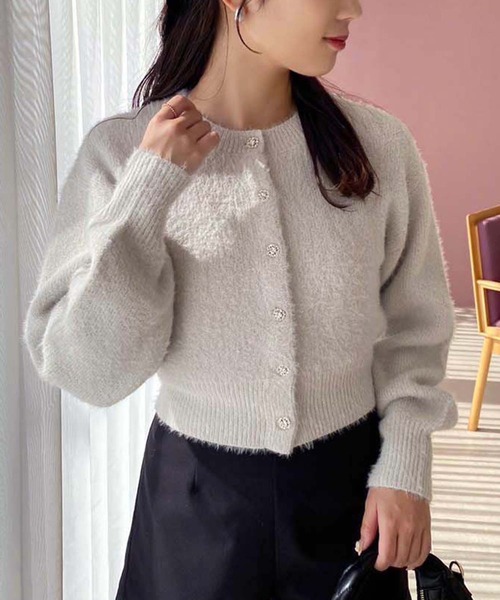 one after another NICE CLAUP（ワンアフターアナザーナイスクラップ）の「きらきらボタンラメニットカーディガン（カーディガン/ボレロ・レディース・ライトイエロー/チャコール/アイボリー/ライトグレー・FREE）」の2枚目の写真