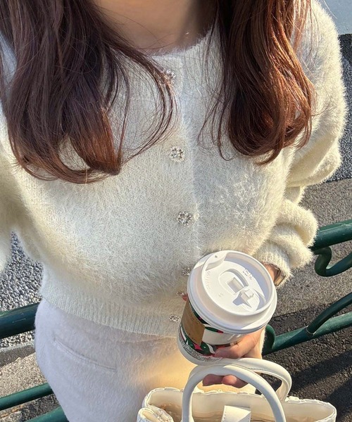 one after another NICE CLAUP（ワンアフターアナザーナイスクラップ）の「きらきらボタンラメニットカーディガン（カーディガン/ボレロ・レディース・ライトイエロー/チャコール/アイボリー/ライトグレー・FREE）」の11枚目の写真