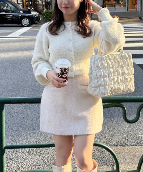 one after another NICE CLAUP（ワンアフターアナザーナイスクラップ）の「きらきらボタンラメニットカーディガン（カーディガン/ボレロ・レディース・ライトイエロー/チャコール/アイボリー/ライトグレー・FREE）」の10枚目の写真