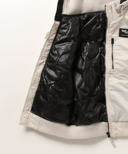 Alpha Industries（アルファインダストリーズ）の「ALPHA INDUSTRIES