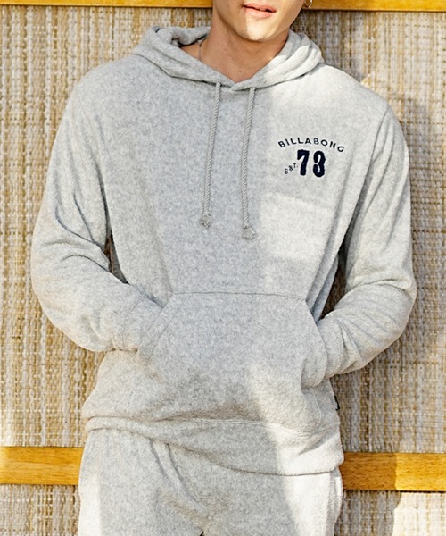 BILLABONG（ビラボン）の「BILLABONG/ビラボン パイル地　プルオーバーフーディ パーカー バックロゴ/セットアップ対応 BE011-012（パーカー・メンズ・オフホワイト/グレー・L/M）」の2枚目の写真