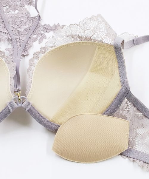 ANNEBRA(アンブラ)の「Romance チョーカー付きモールドカップブラジャー(ブラジャー・レディース・ライトグリーン/ライトパープル・B70/C70/F75/D75/E80/D80/G70/D70/F70/C75/E70/G75/B75/E75/C80)」の10枚目の写真