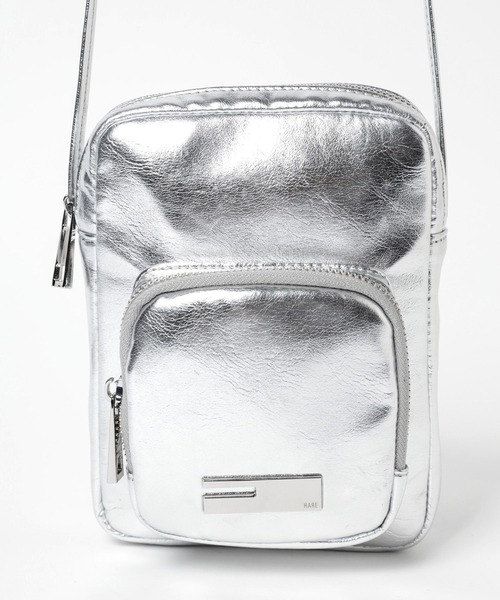 HARE(ハレ)の「メタリックフェイクレザーミニバッグ(HARE)(ショルダーバッグ・レディース・ブラック/シルバー・FREE)」の14枚目の写真