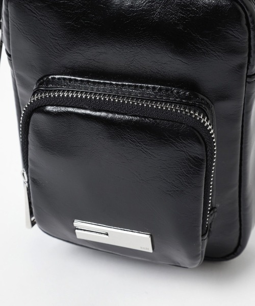 HARE(ハレ)の「メタリックフェイクレザーミニバッグ(HARE)(ショルダーバッグ・レディース・ブラック/シルバー・FREE)」の11枚目の写真