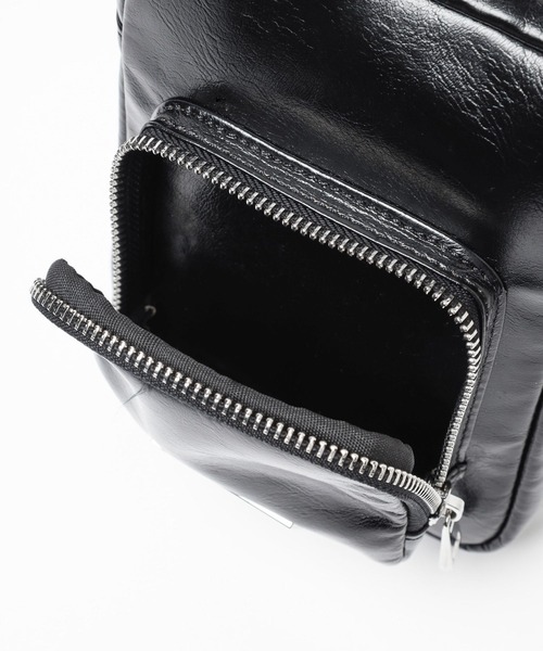 HARE(ハレ)の「メタリックフェイクレザーミニバッグ(HARE)(ショルダーバッグ・レディース・ブラック/シルバー・FREE)」の9枚目の写真