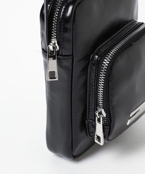 HARE(ハレ)の「メタリックフェイクレザーミニバッグ(HARE)(ショルダーバッグ・レディース・ブラック/シルバー・FREE)」の8枚目の写真