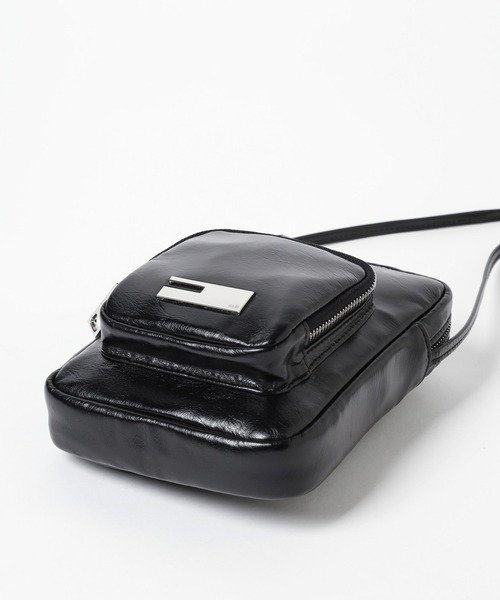 HARE(ハレ)の「メタリックフェイクレザーミニバッグ(HARE)(ショルダーバッグ・レディース・ブラック/シルバー・FREE)」の7枚目の写真