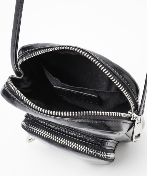 HARE(ハレ)の「メタリックフェイクレザーミニバッグ(HARE)(ショルダーバッグ・レディース・ブラック/シルバー・FREE)」の6枚目の写真