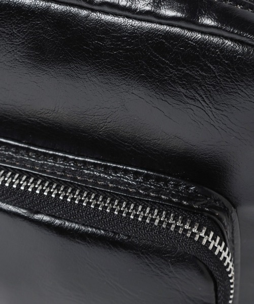 HARE(ハレ)の「メタリックフェイクレザーミニバッグ(HARE)(ショルダーバッグ・レディース・ブラック/シルバー・FREE)」の4枚目の写真