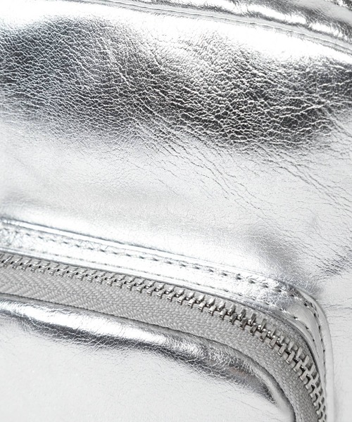 HARE(ハレ)の「メタリックフェイクレザーミニバッグ(HARE)(ショルダーバッグ・レディース・ブラック/シルバー・FREE)」の3枚目の写真