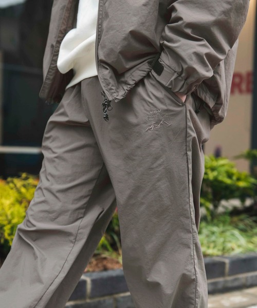 URBAN RESEARCH DOORS（アーバンリサーチドアーズ）の「『セットアップ対応』URDリップストップナイロンパンツ（その他パンツ・メンズ・チャコールグレー/ブラック/グレー系その他・MEDIUM/LARGE）」の7枚目の写真