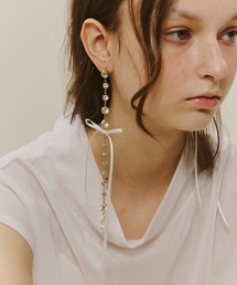 J1U by LA BELLE ETUDE | アシンメトリー×ダイヤレーンリボンピアス(ピアス（両耳用）)