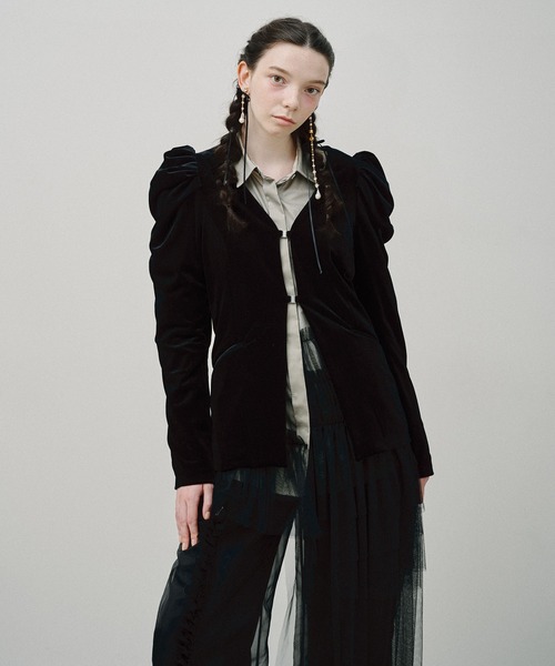 J1U by LA BELLE ETUDE（ジユウバイラベルエチュード）の「アシンメトリー×ダイヤレーンリボンピアス（ピアス（両耳用）・レディース・ホワイト/ブラック・FREE）」の10枚目の写真